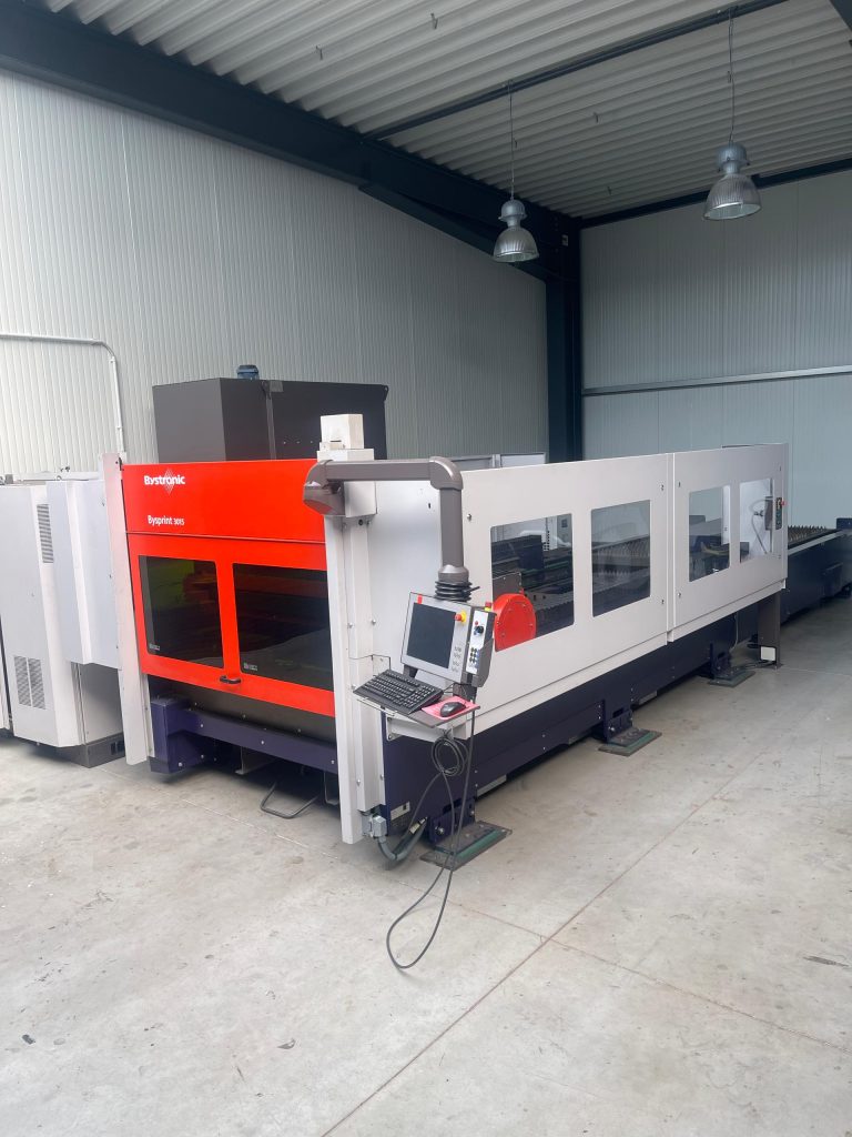 Bystronic Laser gebraucht – BySprint 3015 CO2 umgebaut auf Faserlaser in Lagerhalle